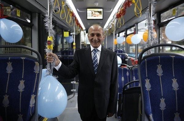 O Hikmet Abi artık emekli oldu ve son seferini 13 Mart’da otobüsünü süsleyerek yaptı.