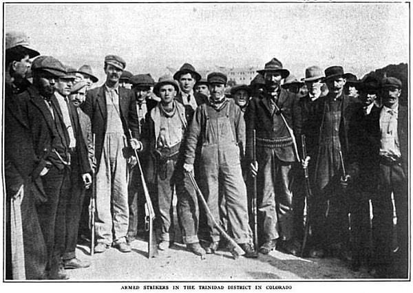 1913 yılında Colorado'da kömür madeni işçileri, kötü çalışma şartları ve ödenmeyen ücretler sebebiyle büyük bir greve gitmişlerdi.