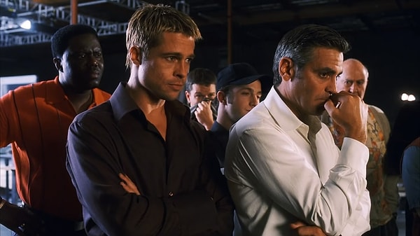 5. В каждой сцене фильма "11 друзей Оушена" Бред Питт что-то ест.