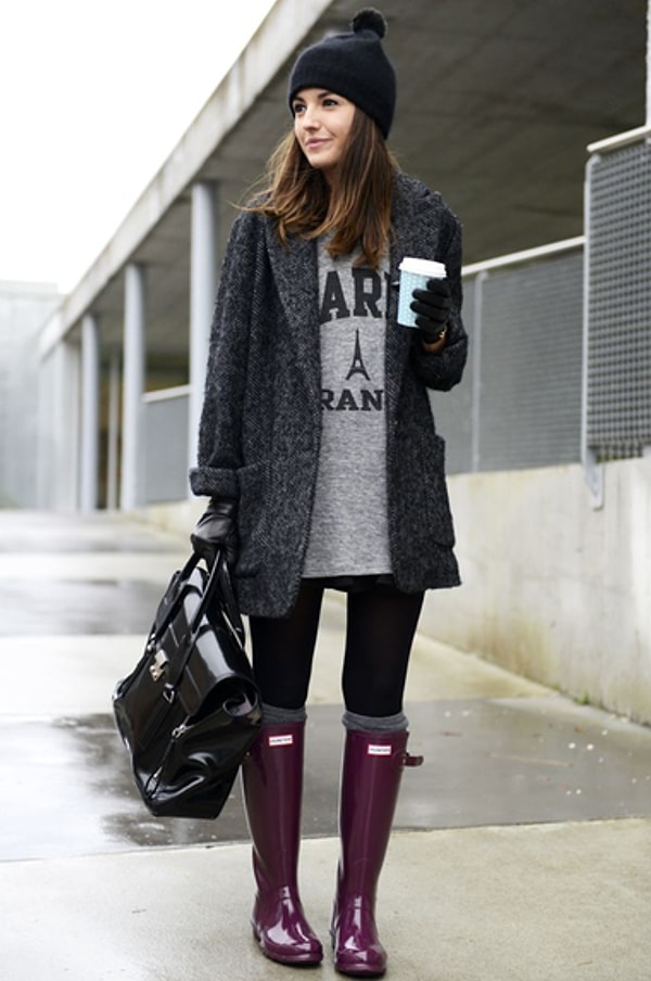 13. В дождливую погоду гольфами можно дополнить образ с резиновыми сапожками.