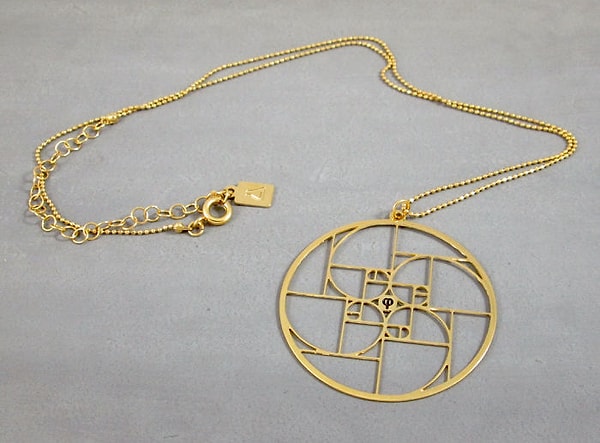 4. "Золотая спираль в круге, спираль Фибоначчи"