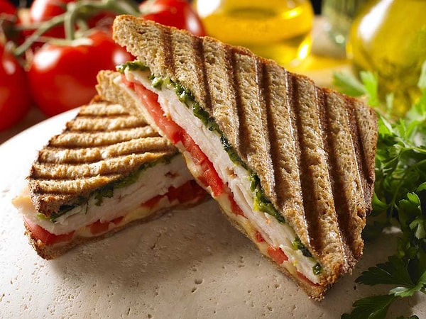 2. Тост с соусом песто