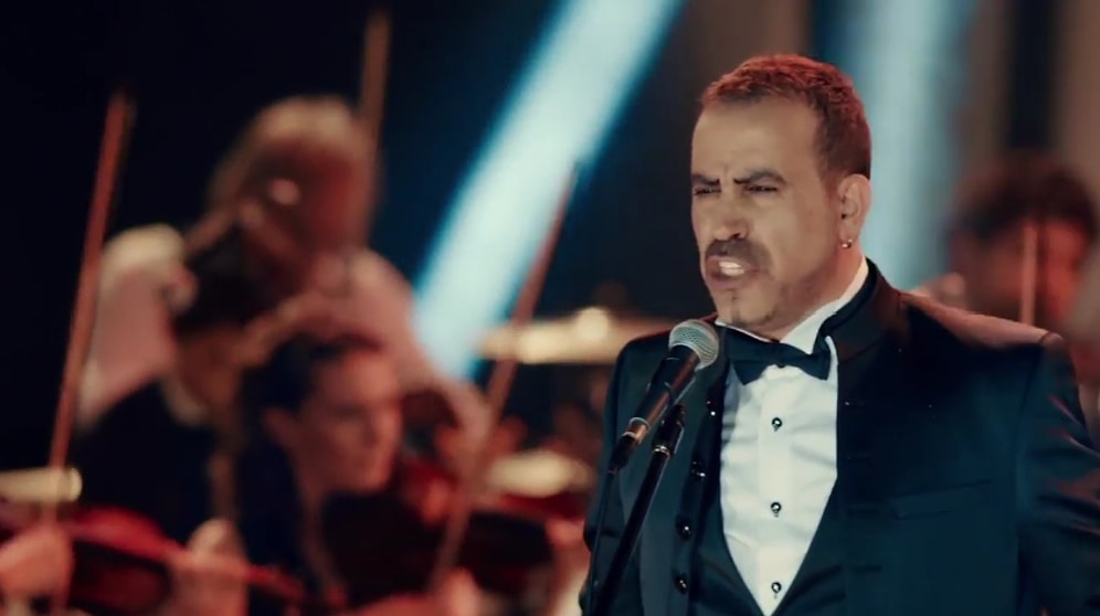 Haluk Levent'ten Muhteşem İzmir Marşı Performansı