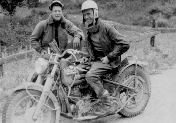 21 yaşında olan William Harley bisikletine bir şeyler monte ederek motosiklet yapımı için kendi çapında yeni şeyler düşünüyordu.