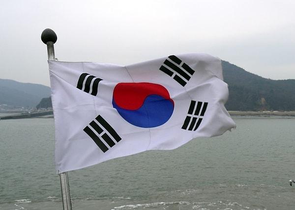 17. Güney Kore bayrağının derin bir sembolik anlamı vardır.