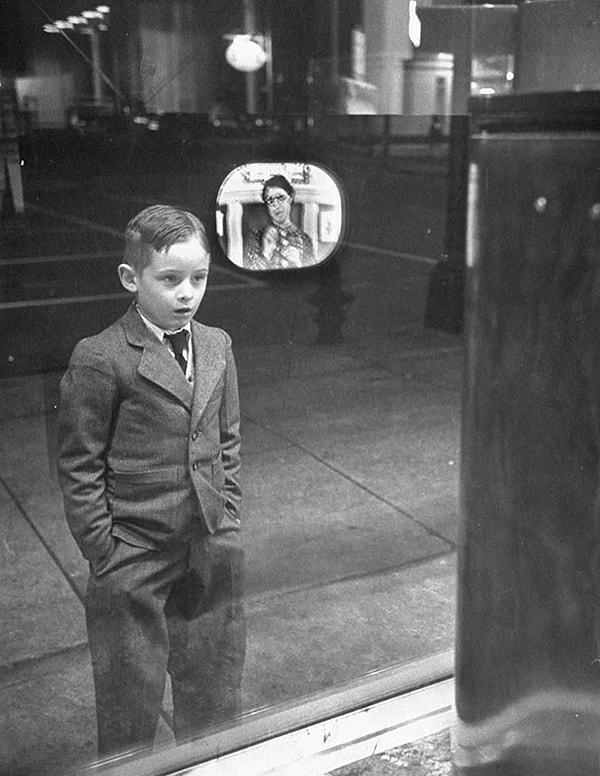 21. Yıl 1948, bu çocuk ilk kez bir TV gördü!