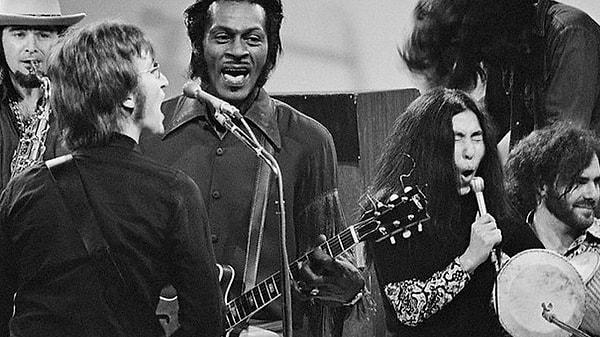 Jonh Lennon da kendi ve müzik tarihinde bıraktığı etkiyi şu sözlerle tarihe not düşmüştü: “Eğer rock’n roll’un başta bir adı olsaydı, bu Chuck Berry olurdu”