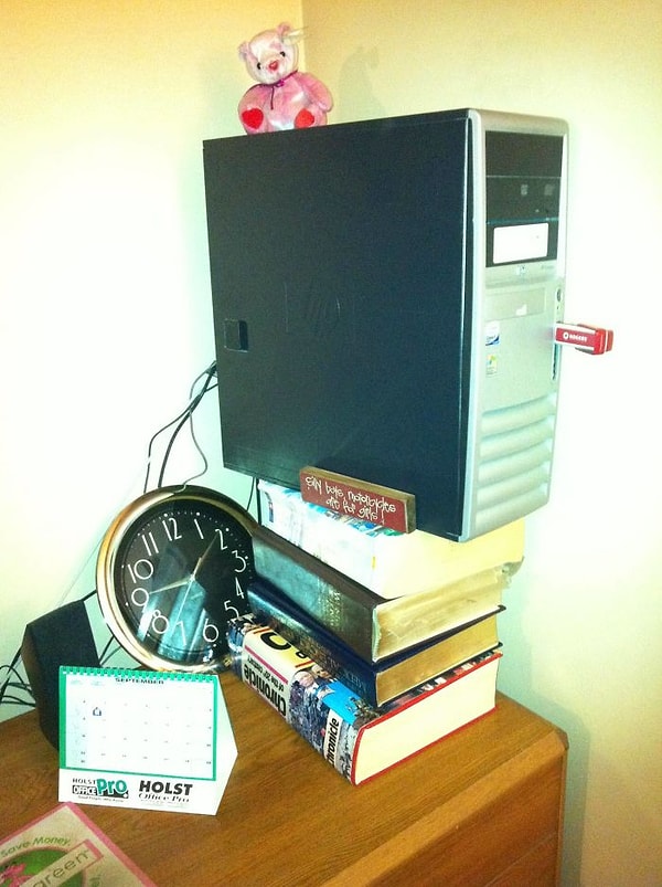 4. "Придя домой к своей маме, я увидел такую картину... Она посчитала, что интернет так будет лучше тянуть".