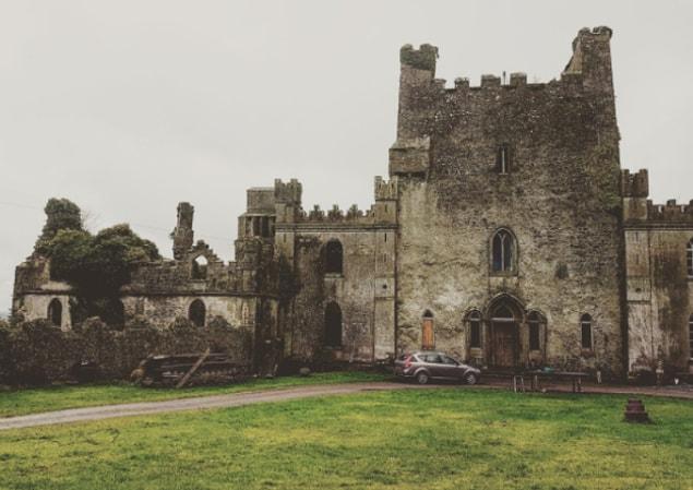 2. Welcome to Ireland’s Leap Castle, home to a mysterious spirit called “The Elemental.”