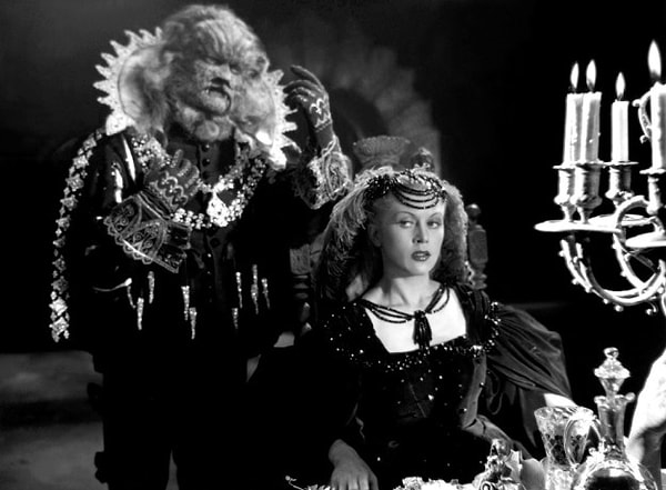 10. У этого Чудовища из французского фильма La Belle et la Bête 1946 года такое выражение морды, будто он уже устал слышать от своей жены "А я тебе говорила!"