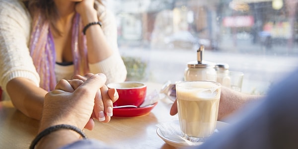 5. Несмотря на то, что вы уже давно женаты, вы все еще ходите вместе на свидания