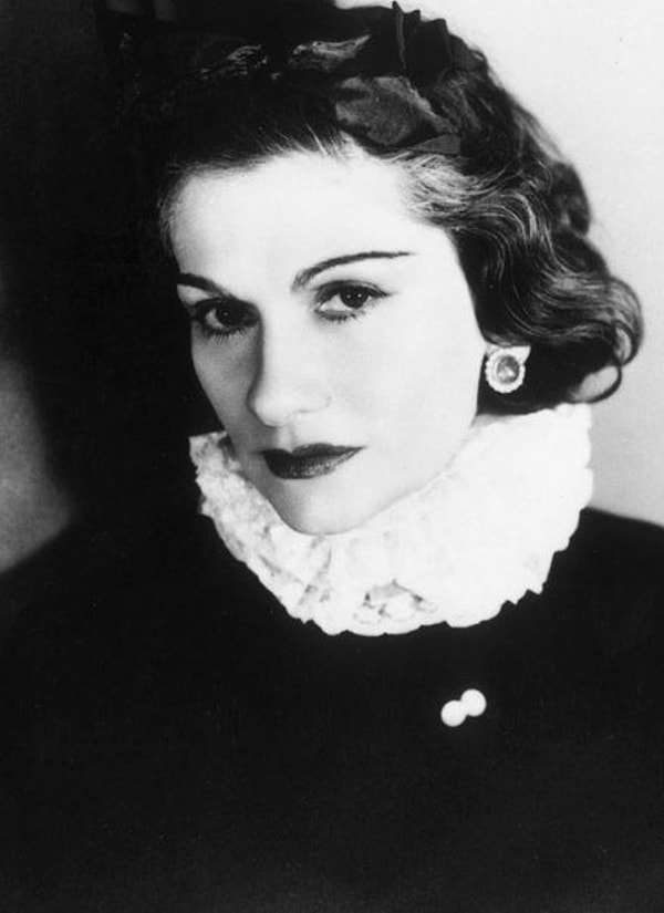 7. Как не крути, женщина в жизни мужчины бывает только одна. Все остальные - ее тени.