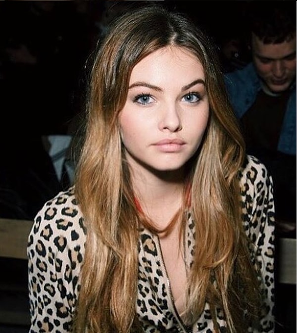 1. Как думаете, сколько лет этой милой девушке?