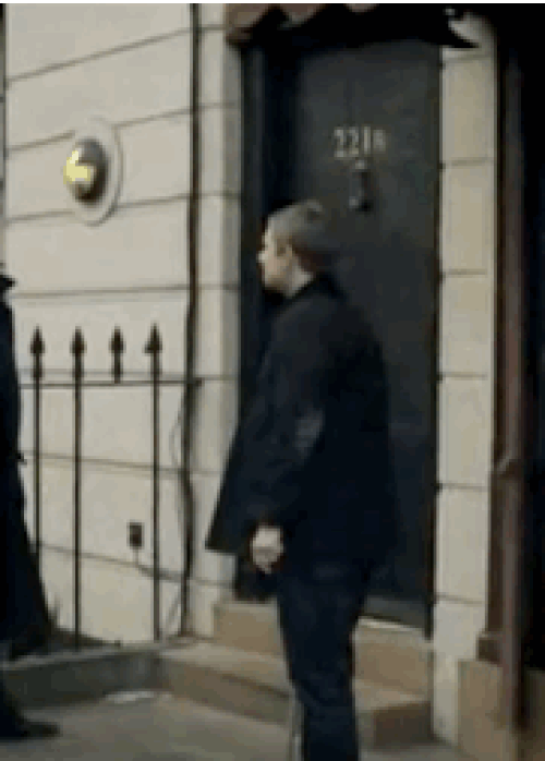 Conan Doyle’un yazdığı "Bohemya’da Skandal" hikayesinde Sherlock Holmes ile Watson’un gözlemleme yeteneğiyle ilgili bir diyalog vardır: