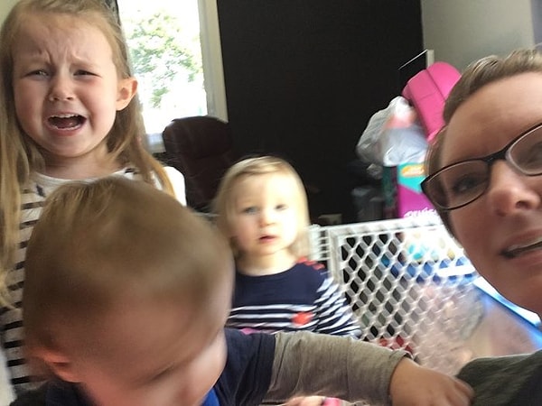 8. Сделать нормальное селфи с этими детьми нереально!