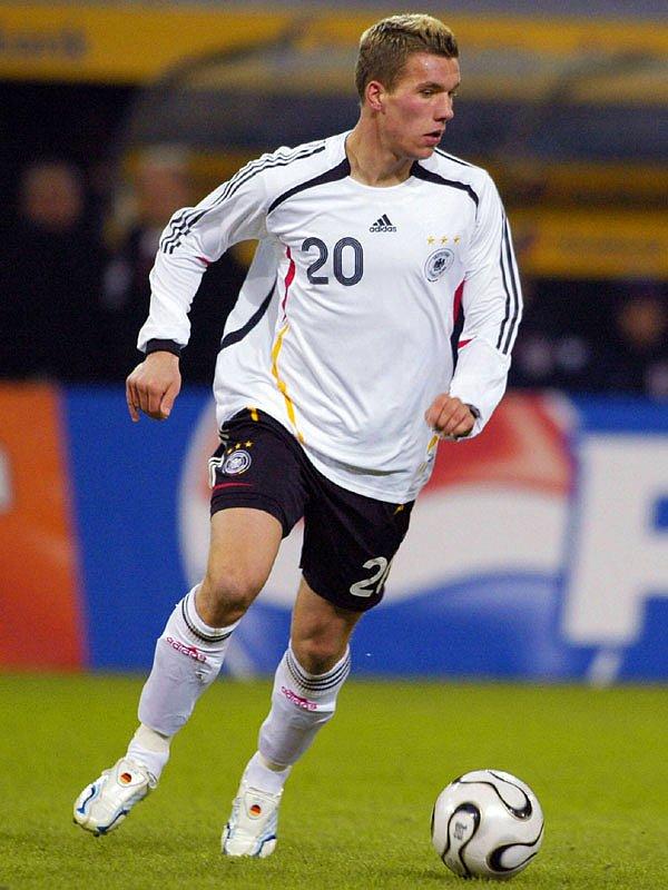 2004 Avrupa Futbol Şampiyonası kadrosuna dahil edilen Poldi,
