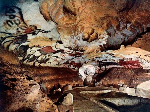 10. Lascaux Mağarası