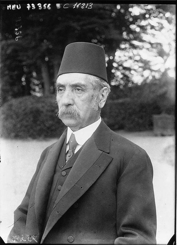 17 Ekim 1920'de son defa istifasını veren Damat Ferit, ülke dışına çıkarak Avrupa'ya gitti.