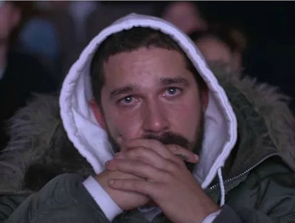 20. Когда вы наконец набрались смелости прочесть что-то вслух, но кто-то вдруг заявляет: "Можешь погромче? Ничего не слышно!"