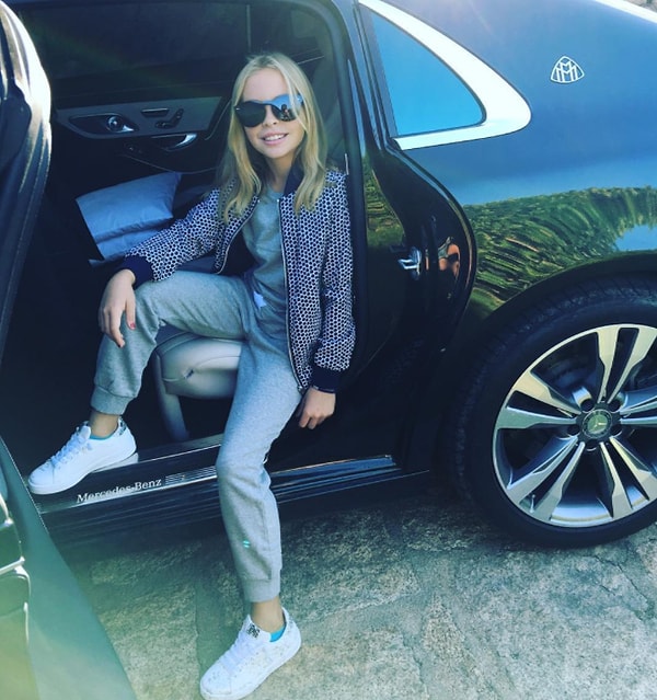 1. Еву воспитывают мама и отчим – миллионер Дмитрий Якубовский.