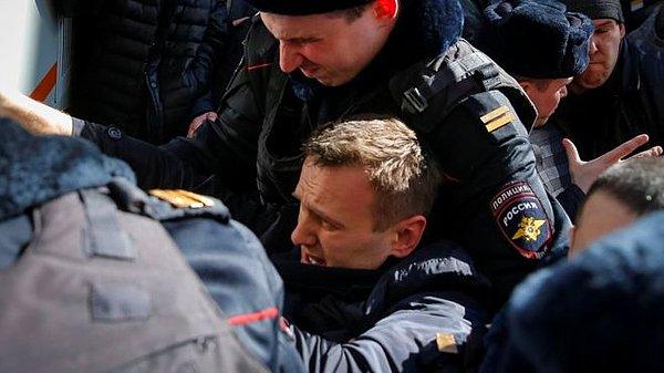 Protesto çağrısı yapan Navalny, gösteriler sırasında gözaltına alınmıştı.