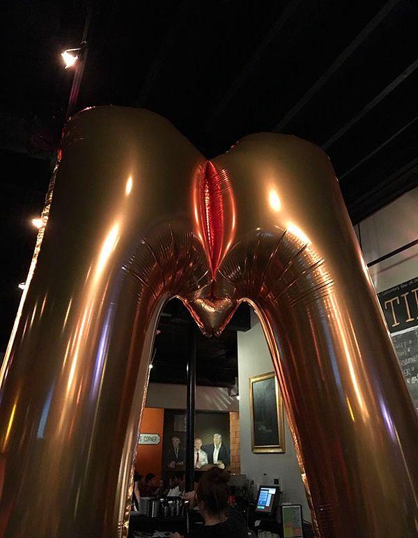 7. "We ordered an "M" balloon. Thanks, Partycity."