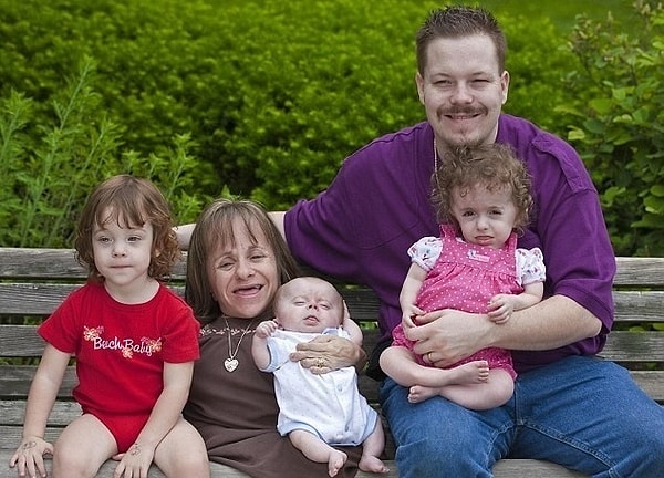 2. А это Стейси Херальд