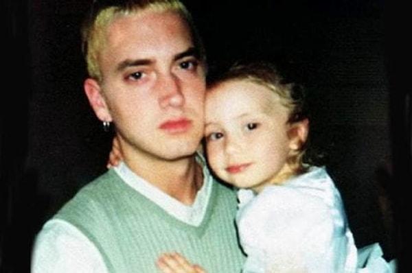 Bundan hemen hemen 15 yıl önceydi, beyaz rap'çi Eminem hayatımıza girdiğinde.
