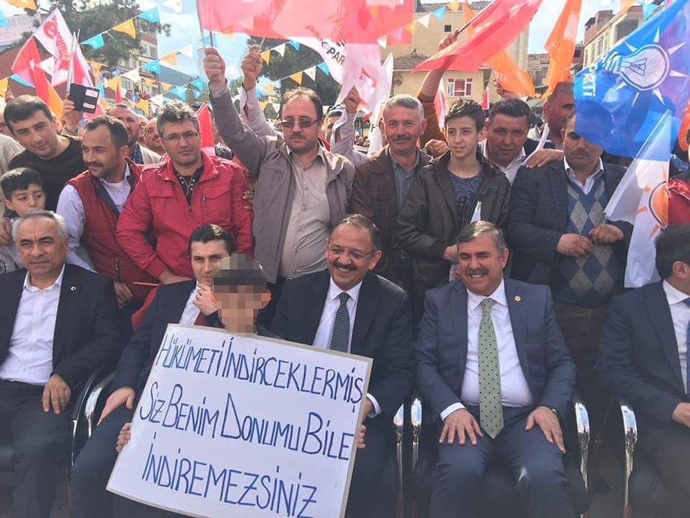 Tepki Yağıyor: Küçük Bir Çocuğun Taşıdığı ve 'Lütfen Bu Yaşanmamış Olsun' Dedirten Pankart