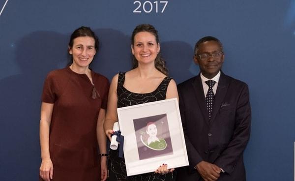 L’ORÉAL desteğiyle düzenlenen UNESCO Uluslararası Bilim Kadınları Ödül Programı 1998 yılından beri tüm dünya genelinde bilim kadınlarını destekliyor ve ilk kez bu yıl, Türkiye’den bir bilim kadını olarak Doçent Dr. M. Bilge Demirköz, "Uluslararası Yükselen Yetenek Ödülü"nü kazandı.