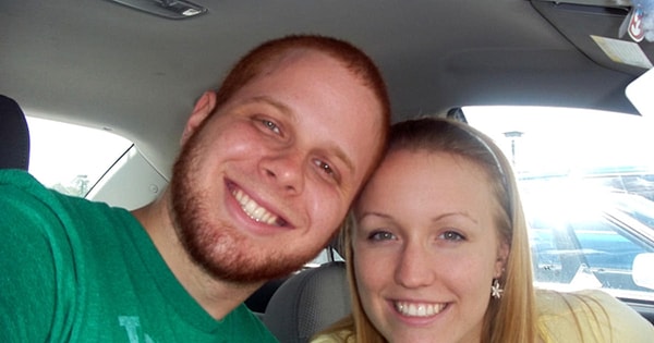 2. Ее бывший парень, Роберт Ли Бертон-младший, нанес ей 32 ножевых ранения.