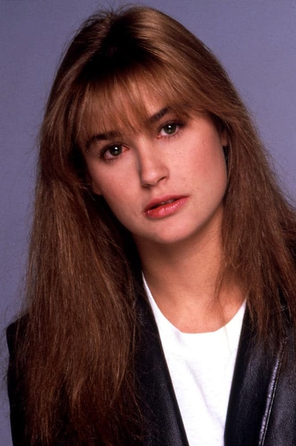 2. Когда карьера Деми пошла в гору, она стала членом группы актеров Brat Pack, известной тем, что они все вместе снимались в фильмах о подростках в 80-х.