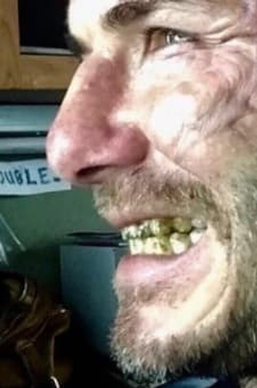 Son bir kez daha bakalım ve bu yüzü bir daha da unutmayalım ki filmde görünce şok yaşamayalım.