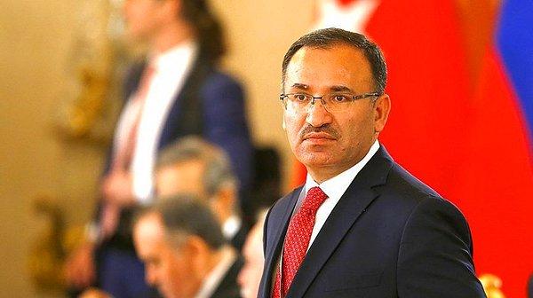 Adalet Bakanı Bozdağ ise "Bence birileri Adil Öksüz'ü Türkiye'de saklıyor" dedi.