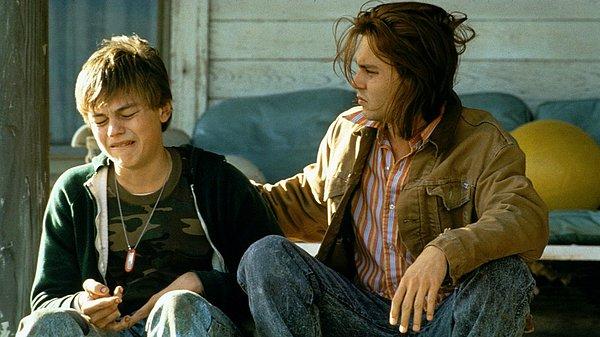 12. "What's Eating Gilbert Grape" filminde harika uyum yakalayan Johnny Depp ve Leo DiCaprio.
