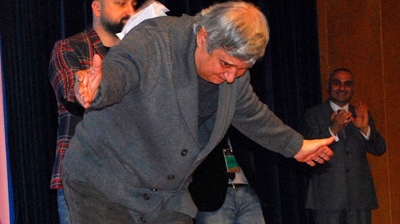 Yeşilçamın Emektar Sanatçısı Halit Akçatepe Son Yolculuğuna Uğurlandı Yeşilçamın Emektar Sanatçısı Halit Akçatepe Son Yolculuğuna Uğurlandı