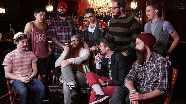 2. Всем знакомы бородатые модники в клетчатых рубашках!