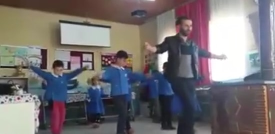 23 Nisan Gösterilerine Öğrencileriyle Hazırlanan Öğretmenden Muhteşem Görüntüler