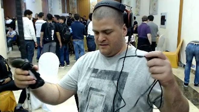 İnsan İsterse Yapamayacağı Şey Yok: Street Fighter Turnuvasında İlk Maçını Kazanan Görme Engelli Adam