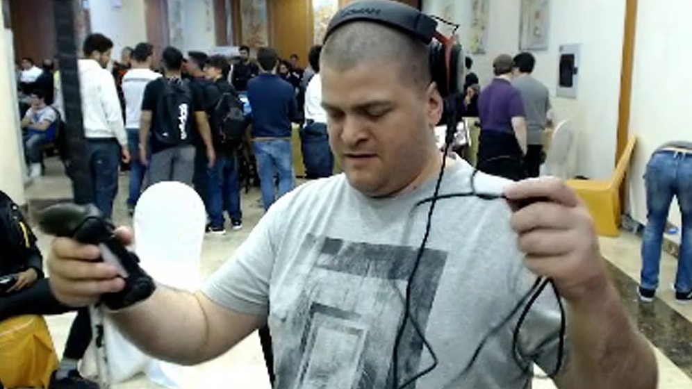 İnsan İsterse Yapamayacağı Şey Yok: Street Fighter Turnuvasında İlk Maçını Kazanan Görme Engelli Adam