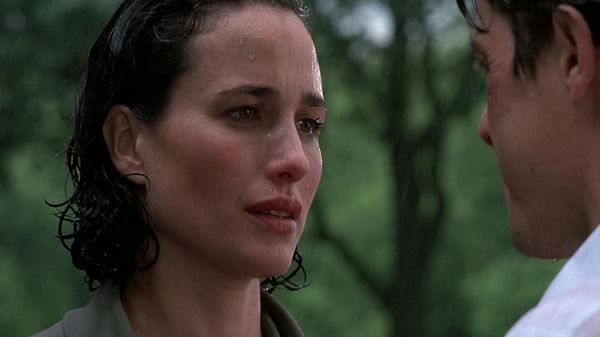 13. Поцелуи под дождем