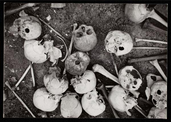 1940-1944, Yerdeki kemikler ve kafa tasları