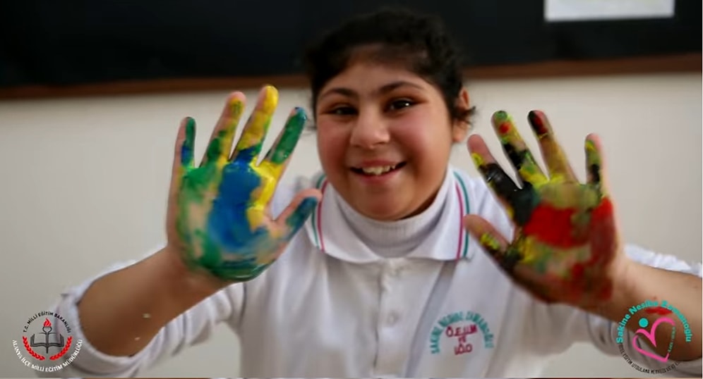 'Özel' Çocuklarla Çekilen Muhteşem 'Happy' Klibi