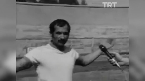 Hey Baba Hindi ve Cim Cim Cim Dal Dal Dal Tezahüratını Bulan Adam