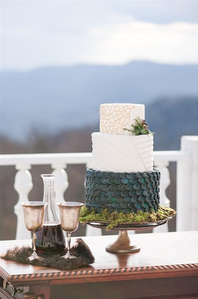 6. All of the details of the wedding are carefully crafted. For instance, this is the wedding cake called "Mother of Dragons".