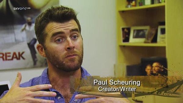 Bu arada bu kişi rastgele biri değil, dizinin yaratıcısı Paul Scheuring.