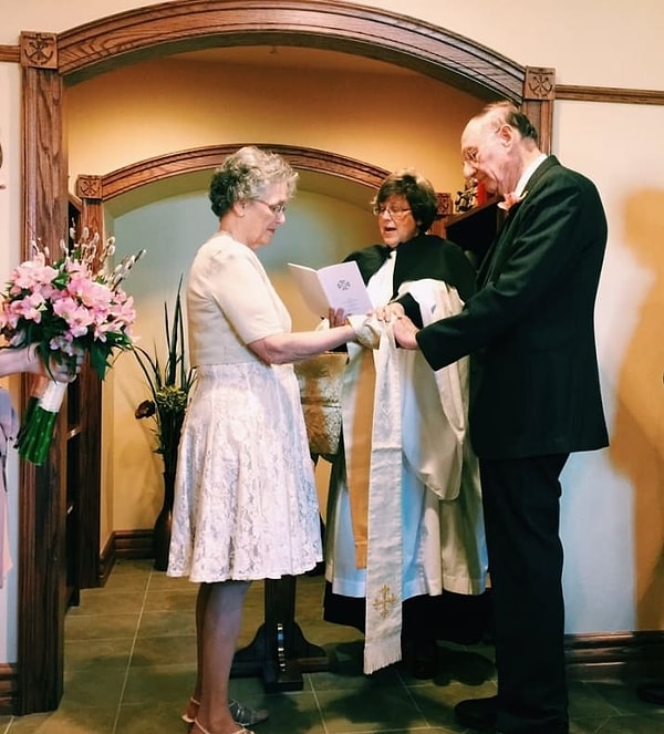 4. Однако 1 апреля влюбленные заключили брак – 64 года спустя после выпускного. «Мы посчитали, что это хороший день для того, чтобы два старых дурака могли пожениться», - говорит Джойс.