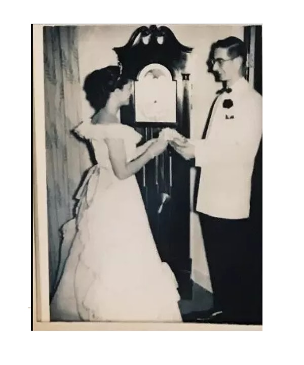 3. Они оба овдовели и не планировали найти новых супругов. «Не думаю, что хотя бы один из нас думал, что мы снова будем по-настоящему счастливы», - говорит Кеворкян.