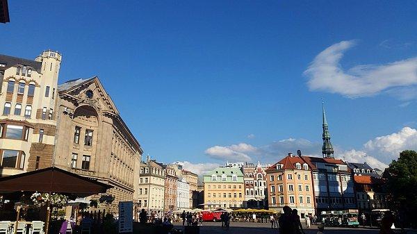 7. Eski şehirle yeni şehri bir arada sunan, gündüz; müzeleri, akşam; gece hayatıyla ünlü; Riga.