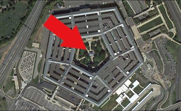 14. Pentagon’un tam ortasında bir hot dog kulübesi bulunuyor.
